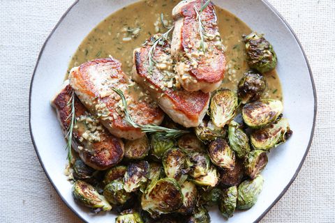 Alho-Alecrim Pork Chops with Brussels Sprouts Recipe