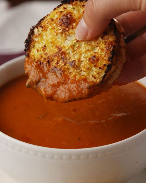 blomkål cheddar biscuits and tomato soup