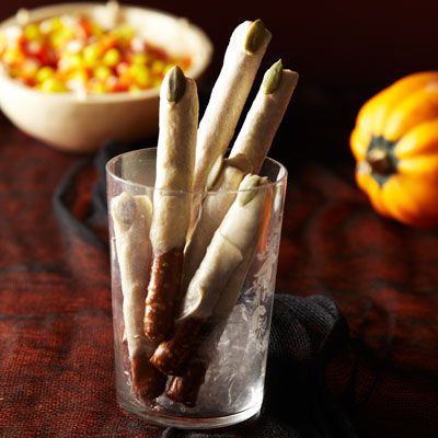 Nydelig chocolate dipped pretzels are Halloween ready with the simple addition of pumpkin seeds. Recipe: Spooky Fingers