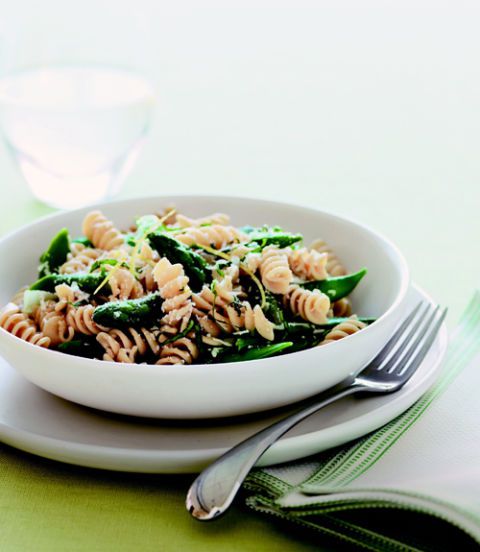 Fullkorn Rotini with Asparagus and Snap Peas