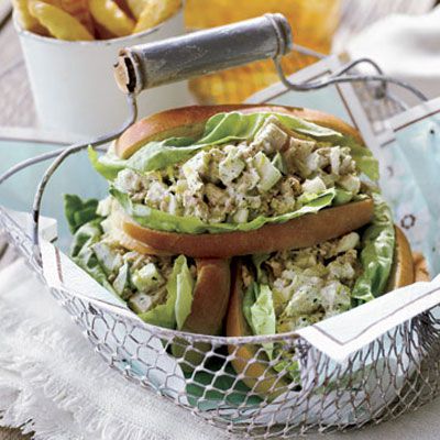 Al nostru Garden Tuna Salad Sandwich bursts with fresh flavors, from tart Granny Smith apple to crisp, spicy fennel.