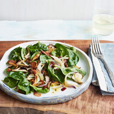 spanac salad with bacon and roasted mushrooms