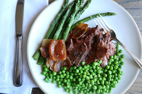Lento Cooker Pot Roast with Peas and Asparagus Recipe