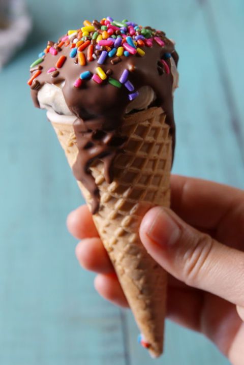 biscoito dough ice cream cone