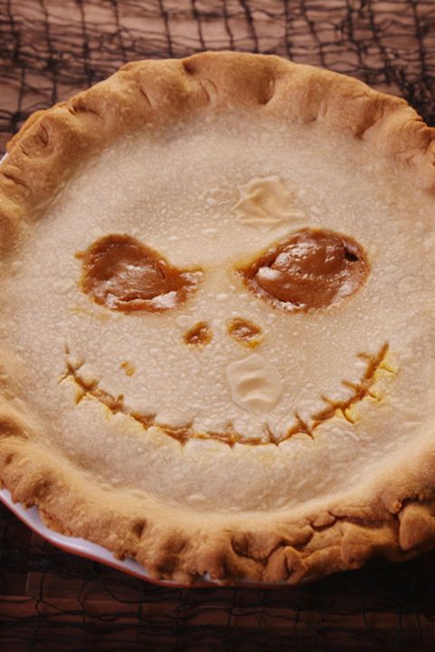 Jack Skellington-Inspired Pumpkin Caramel Pie Vertical