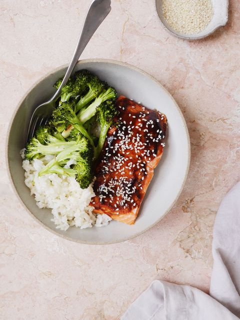 Hoisin-Geglaceerd Salmon with Broccoli and Sesame Rice Vertical