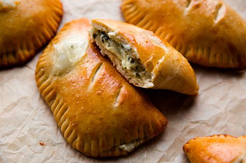 Quente Cheese and Spinach Stuffed Pockets Horizontal