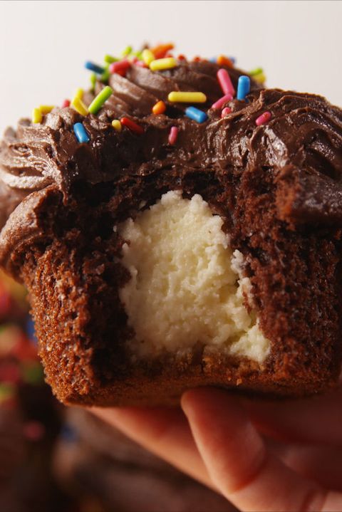 Cheesecake-Stuffed Cupcakes