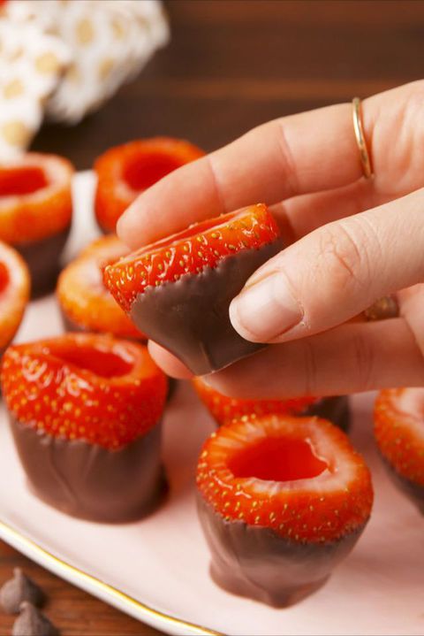 Chocolade Covered Strawberry Jell-O shots