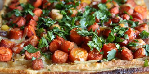 Рецепт for caramelized carrot and onion tart.